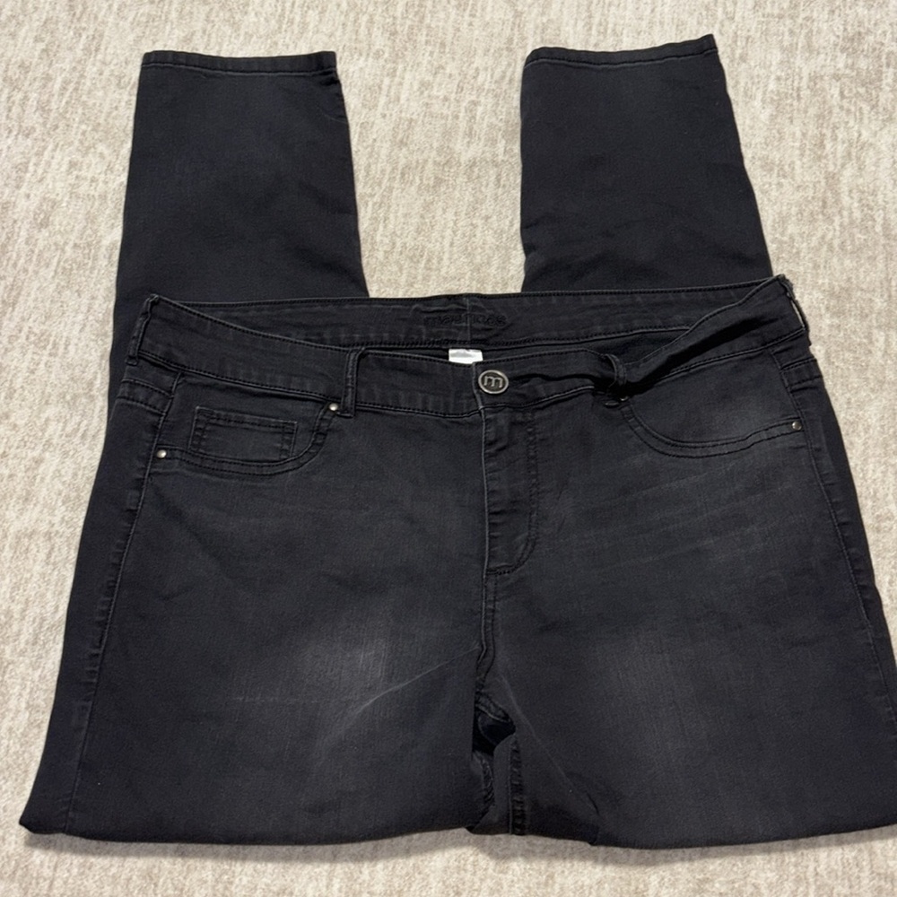 2X 20/22 Outfit!! Ruffle sleeve Top jeans Paisley square neck and black pants